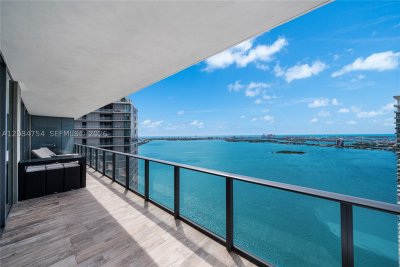 Comprar apartamento no Paraiso Bay Miami PH5003