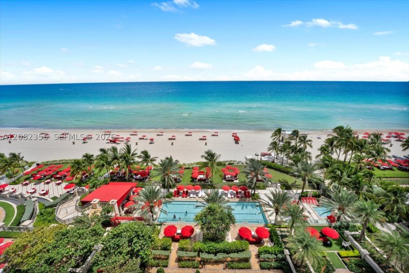Apartment for rent at The Estates at Acqualina 802