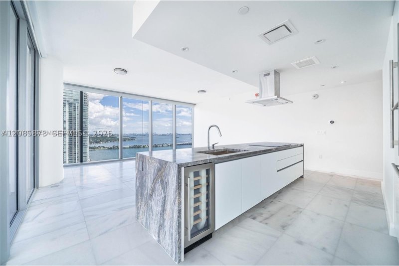 Comprar apartamento no Missoni Baia 3006
