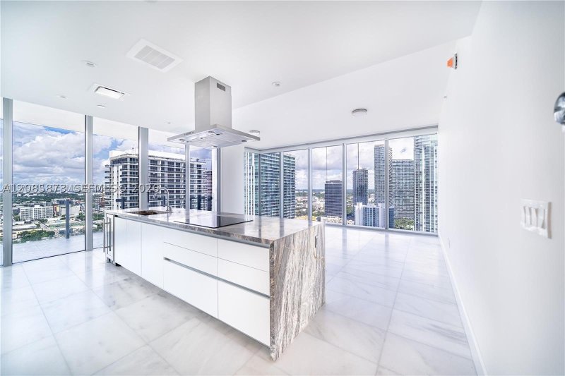 Comprar apartamento no Missoni Baia 3006
