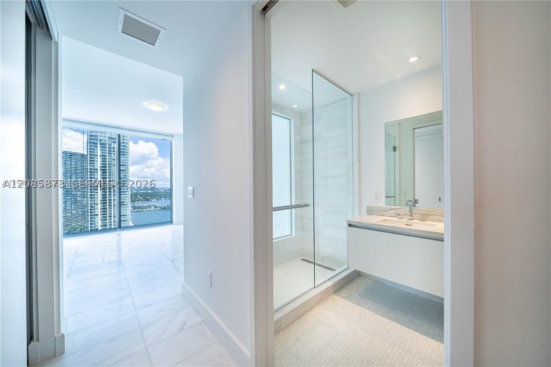Comprar apartamento no Missoni Baia 3006