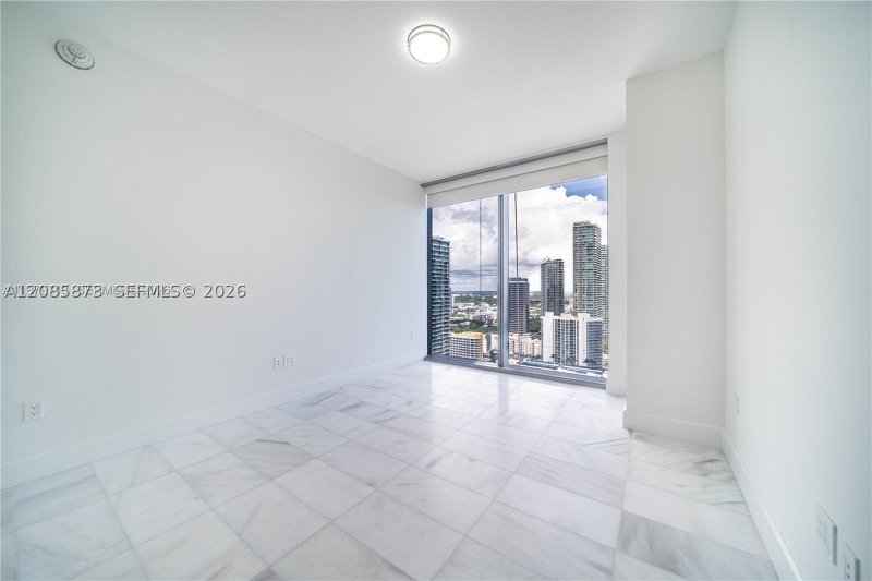 Comprar apartamento no Missoni Baia 3006