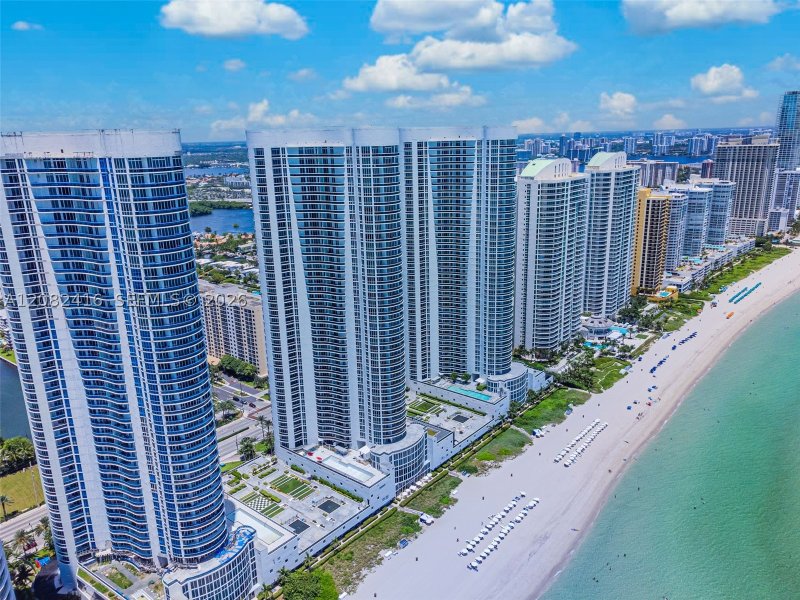 Aluguel de apartamento no Trump Tower Three 1802