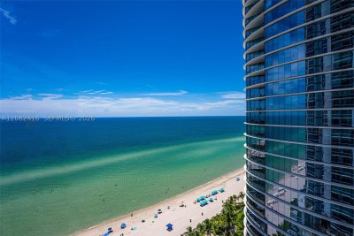 Aluguel de apartamento no Trump Tower Three 1802