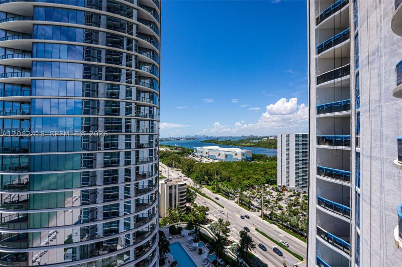 Aluguel de apartamento no Trump Tower Three 1802