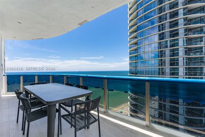 Aluguel de apartamento no Trump Tower Three 1802