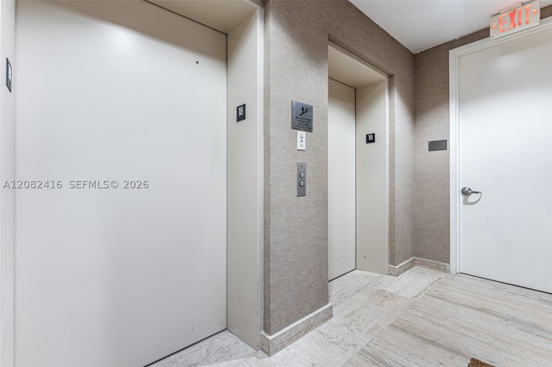 Aluguel de apartamento no Trump Tower Three 1802