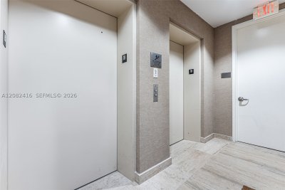 Aluguel de apartamento no Trump Tower Three 1802