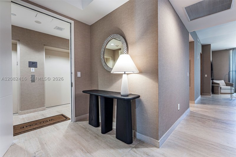 Aluguel de apartamento no Trump Tower Three 1802