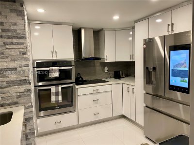 The Venetia Apt #12J