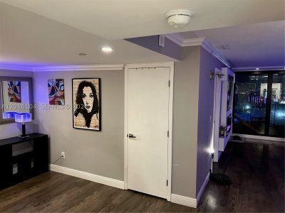 Aluguel de apartamento no The Venetia 12J