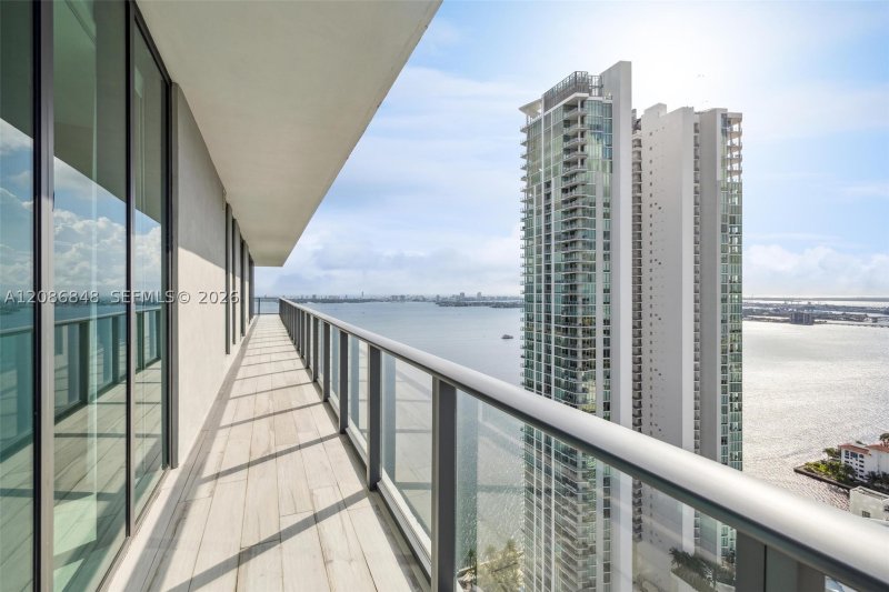 Condo for sale at Gran Paraiso 3501