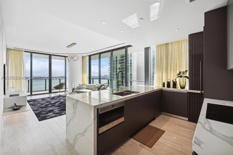 Condo for sale at Gran Paraiso 3501