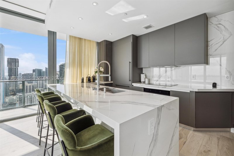 Condo for sale at Gran Paraiso 3501