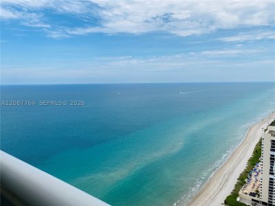 Comprar apartamento no Beach Club Two 4003