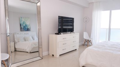 Comprar apartamento no Beach Club Two 4003