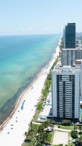 Comprar apartamento no Beach Club Two 4003