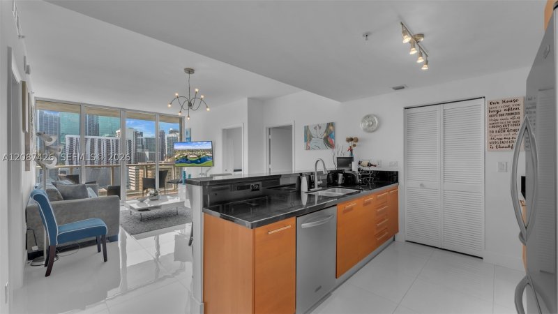Apartment for rent at Vizcayne South Tower 1910