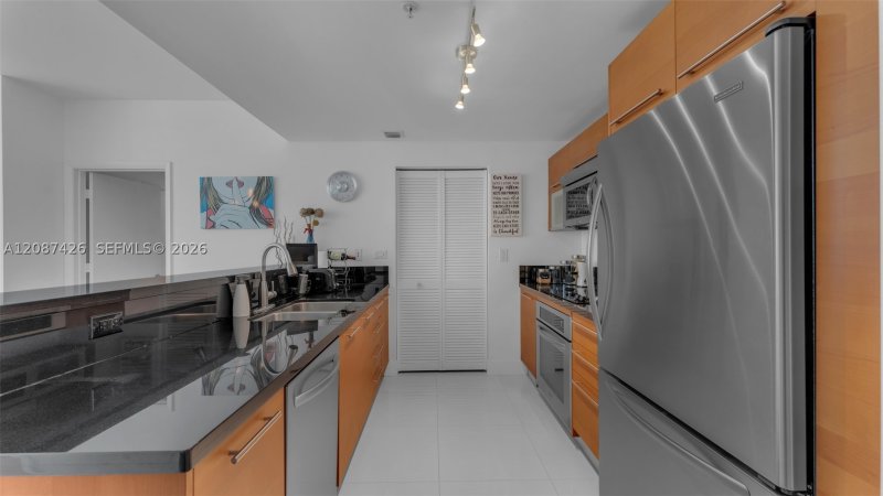 Apartment for rent at Vizcayne South Tower 1910