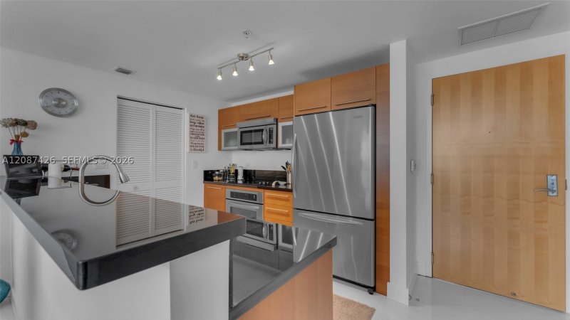 Apartment for rent at Vizcayne South Tower 1910