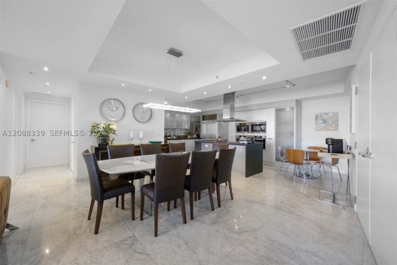 Condo for sale at Trump Royale 1006