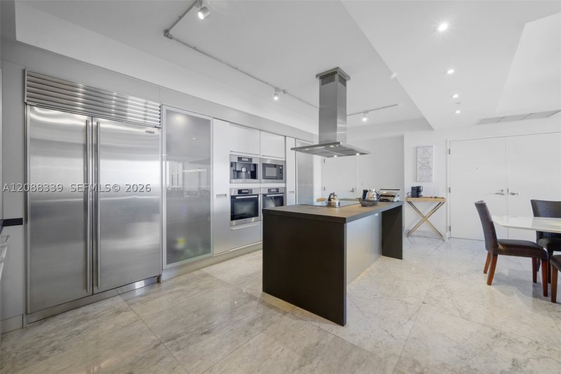 Condo for sale at Trump Royale 1006