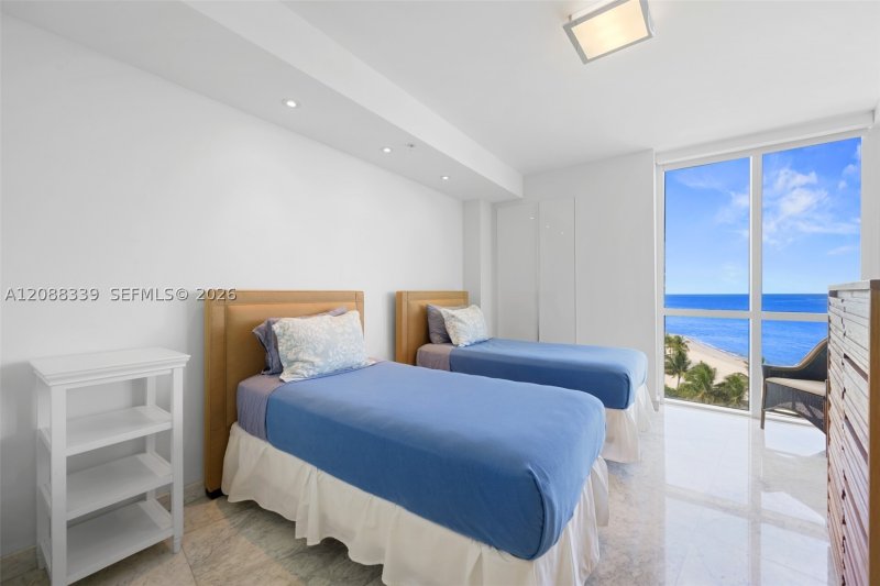 Condo for sale at Trump Royale 1006