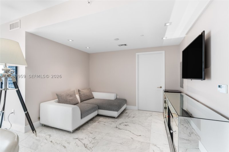Condo for sale at Apogee Beach Hollywood 1002