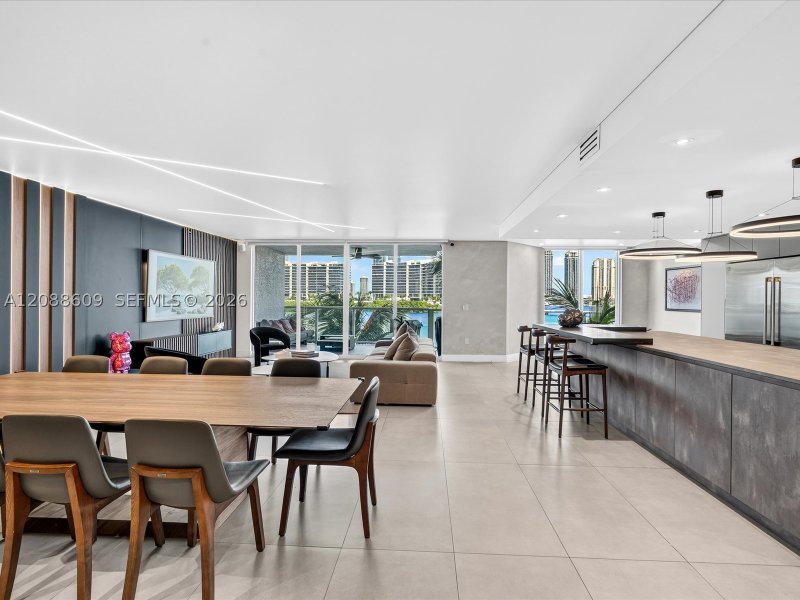 Condo for sale at Peninsula I 402