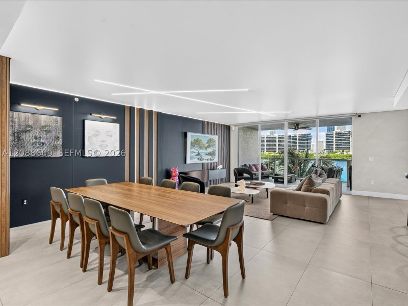 Condo for sale at Peninsula I 402
