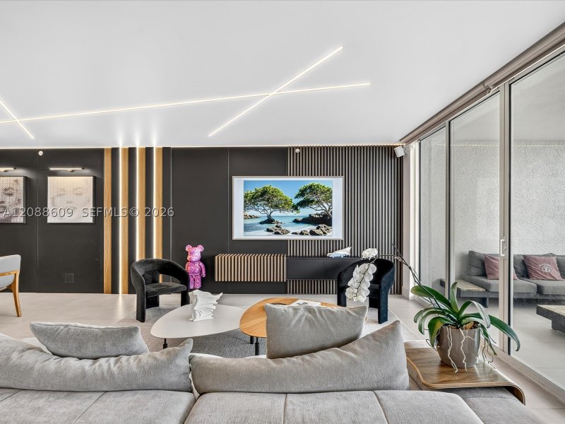 Condo for sale at Peninsula I 402