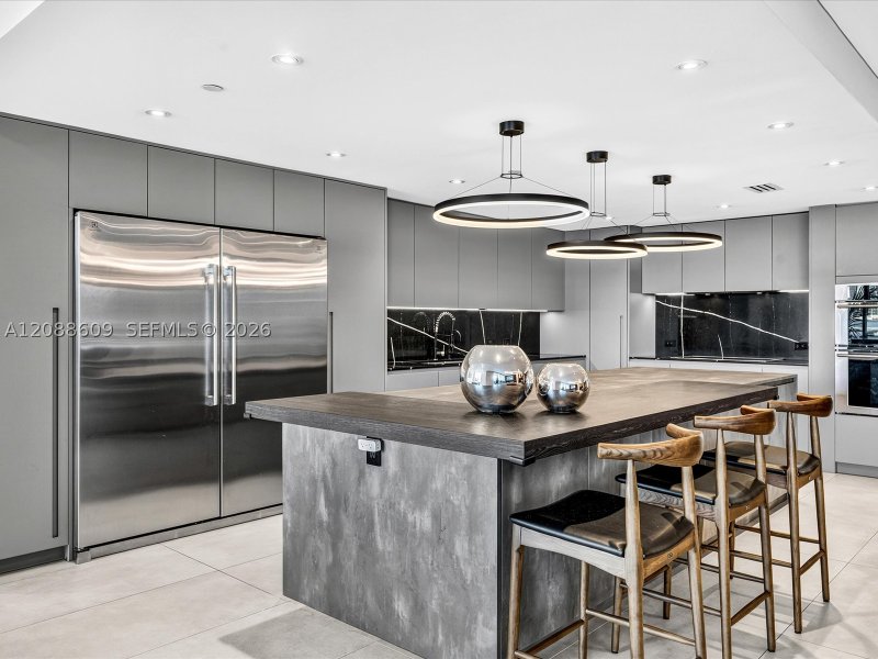 Condo for sale at Peninsula I 402