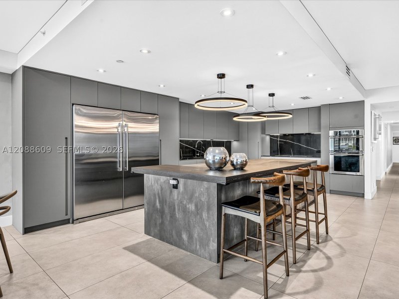 Condo for sale at Peninsula I 402
