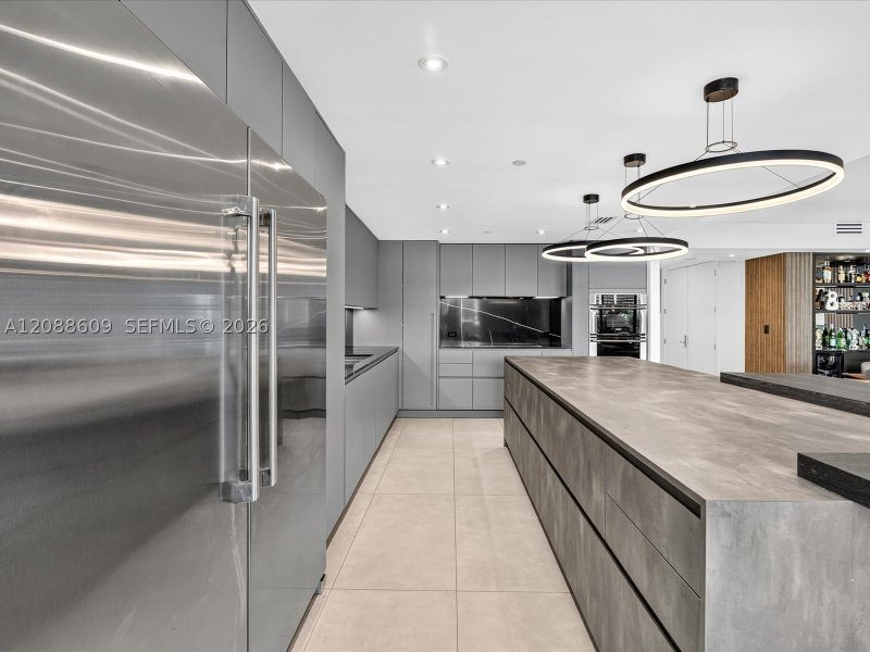 Condo for sale at Peninsula I 402