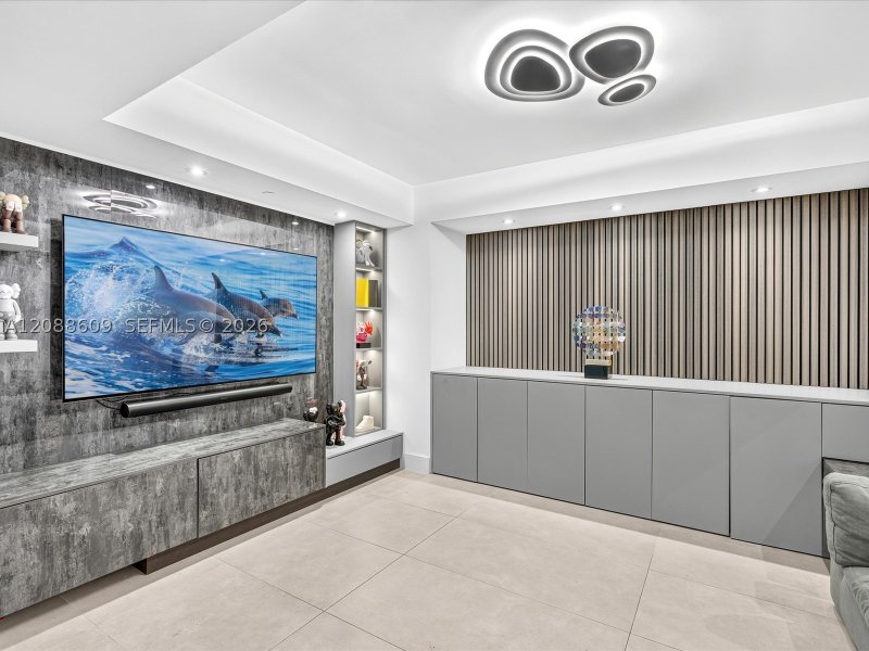 Condo for sale at Peninsula I 402