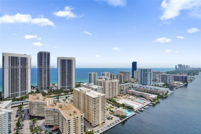 Comprar apartamento no Beachwalk T1002
