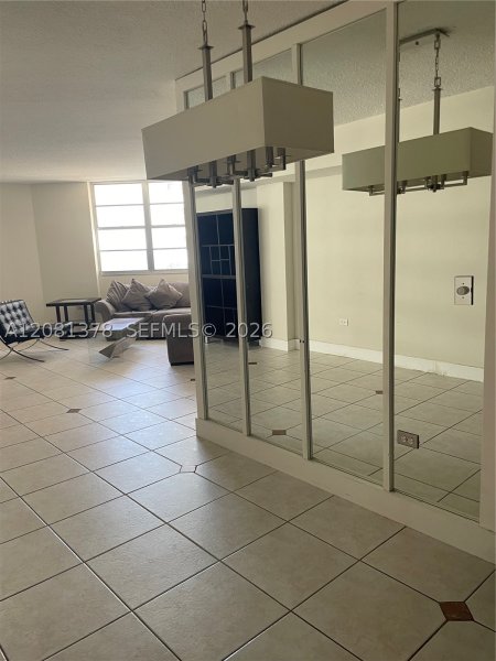 Comprar apartamento no Four Ambassadors 767