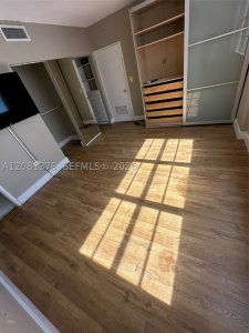 Comprar apartamento no Four Ambassadors 767