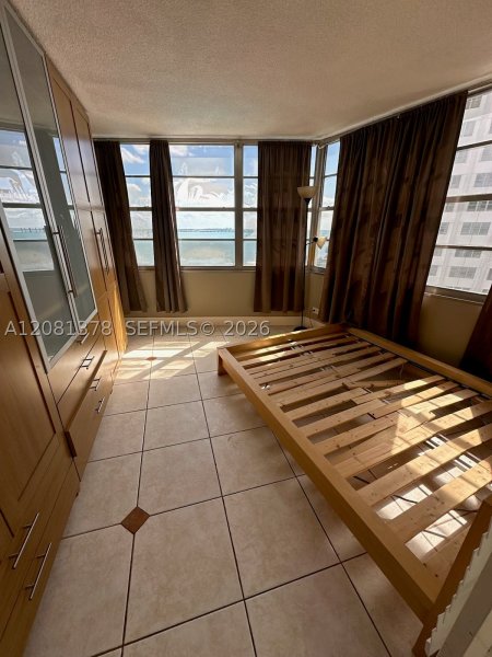 Comprar apartamento no Four Ambassadors 767