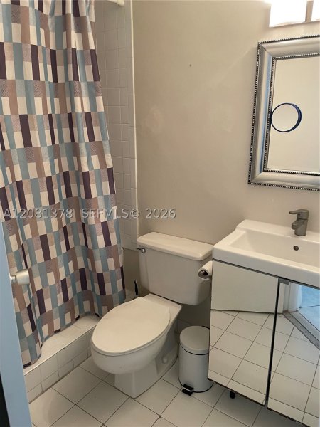 Comprar apartamento no Four Ambassadors 767
