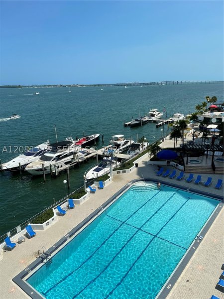 Comprar apartamento no Four Ambassadors 767