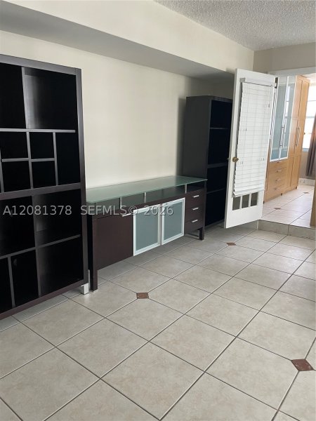 Comprar apartamento no Four Ambassadors 767