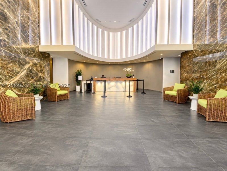 Condo for sale at The Ivy 1403