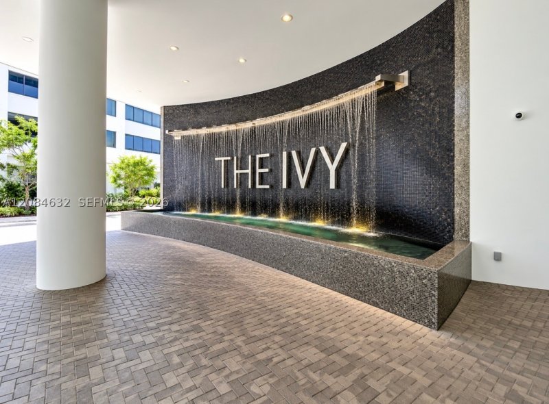 Condo for sale at The Ivy 1403