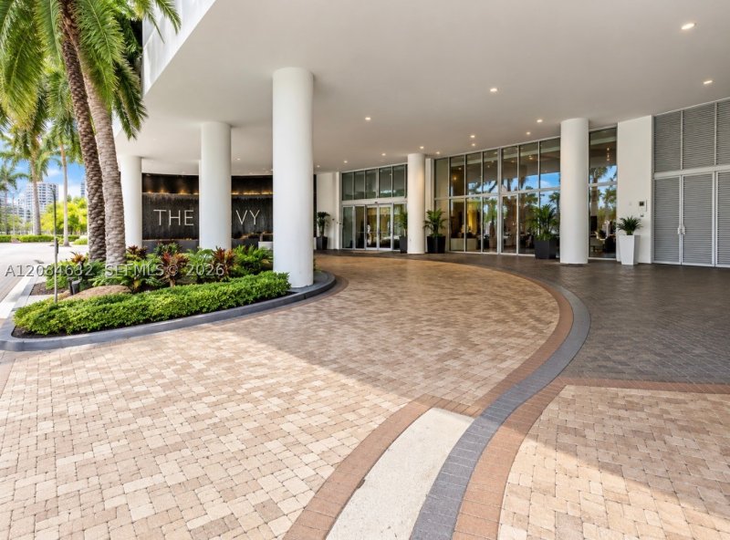Condo for sale at The Ivy 1403