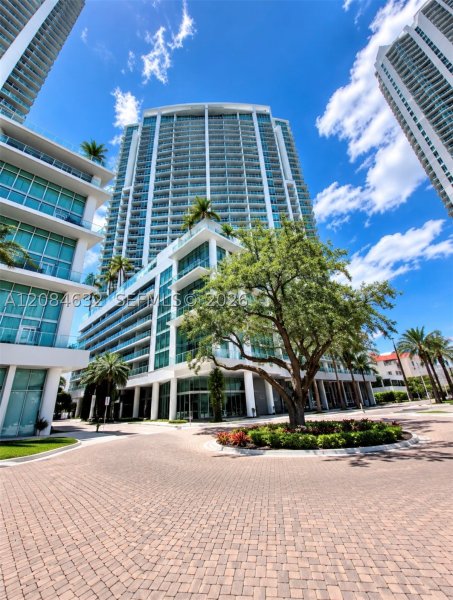 Condo for sale at The Ivy 1403