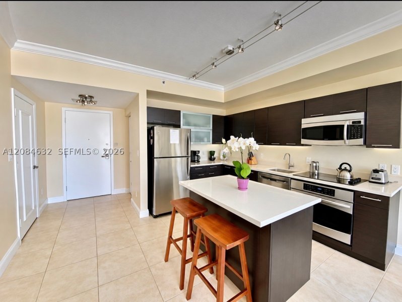 Condo for sale at The Ivy 1403