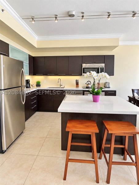 Condo for sale at The Ivy 1403