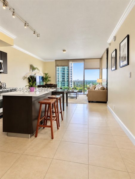 Condo for sale at The Ivy 1403