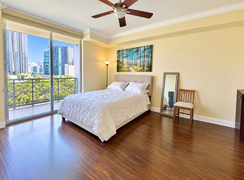 Condo for sale at The Ivy 1403